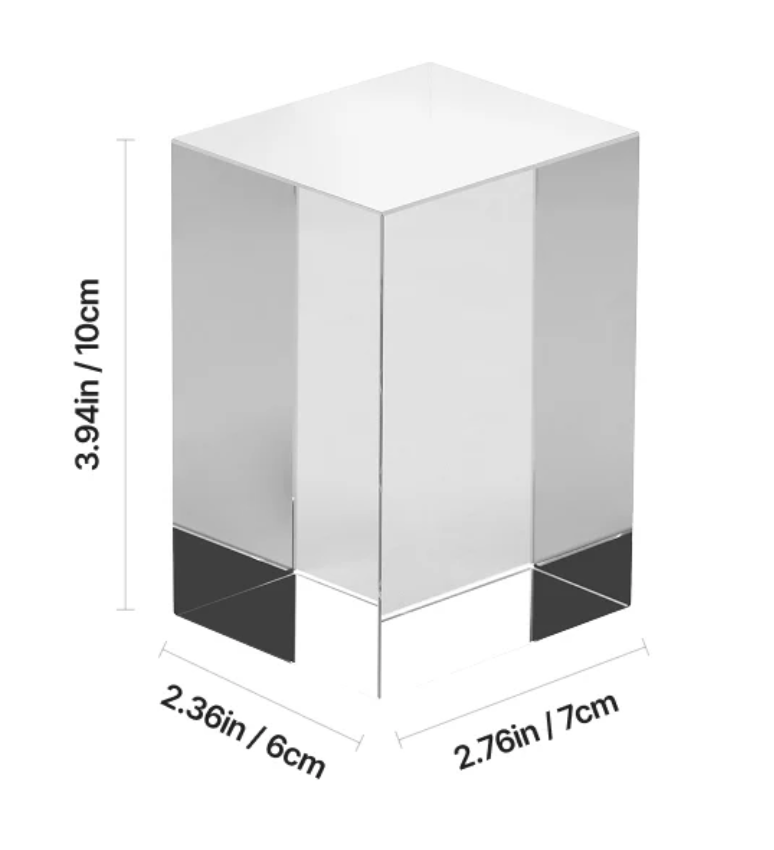 Massiver Kristallglas-Block (50x50x80mm) mit brillanter 3d Innengravur und LED-Sockel